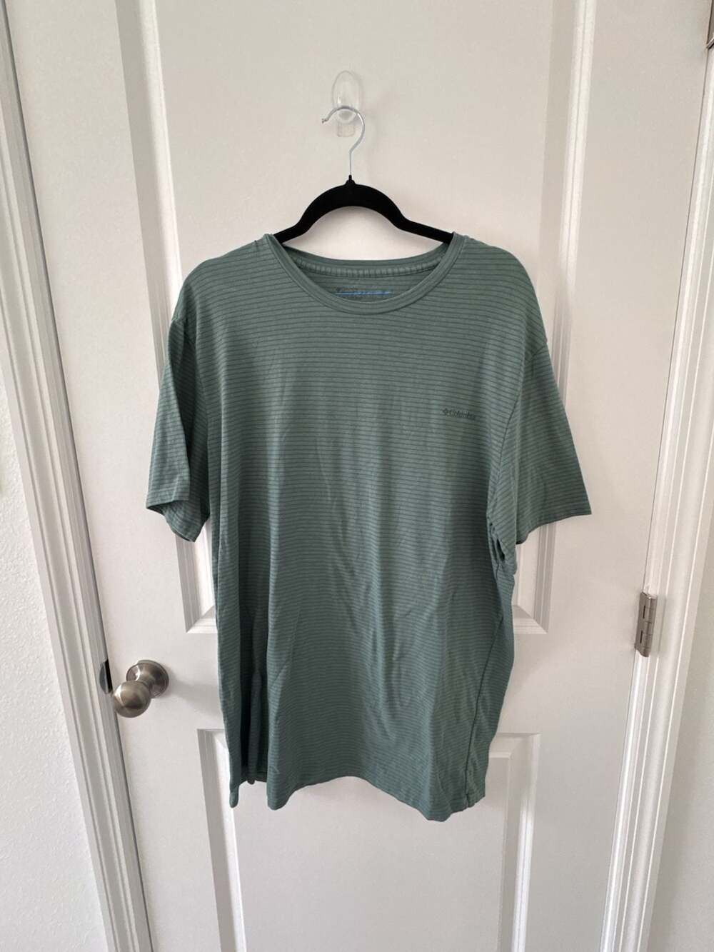 Columbia Sportswear Company Men's Green Striped Crewneck T-Shirt